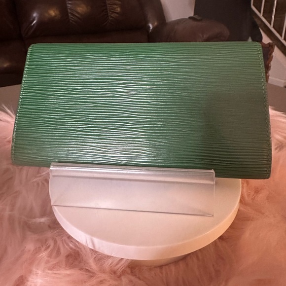 Louis Vuitton Green Sarah Epi Wallet - Picture 3 of 13